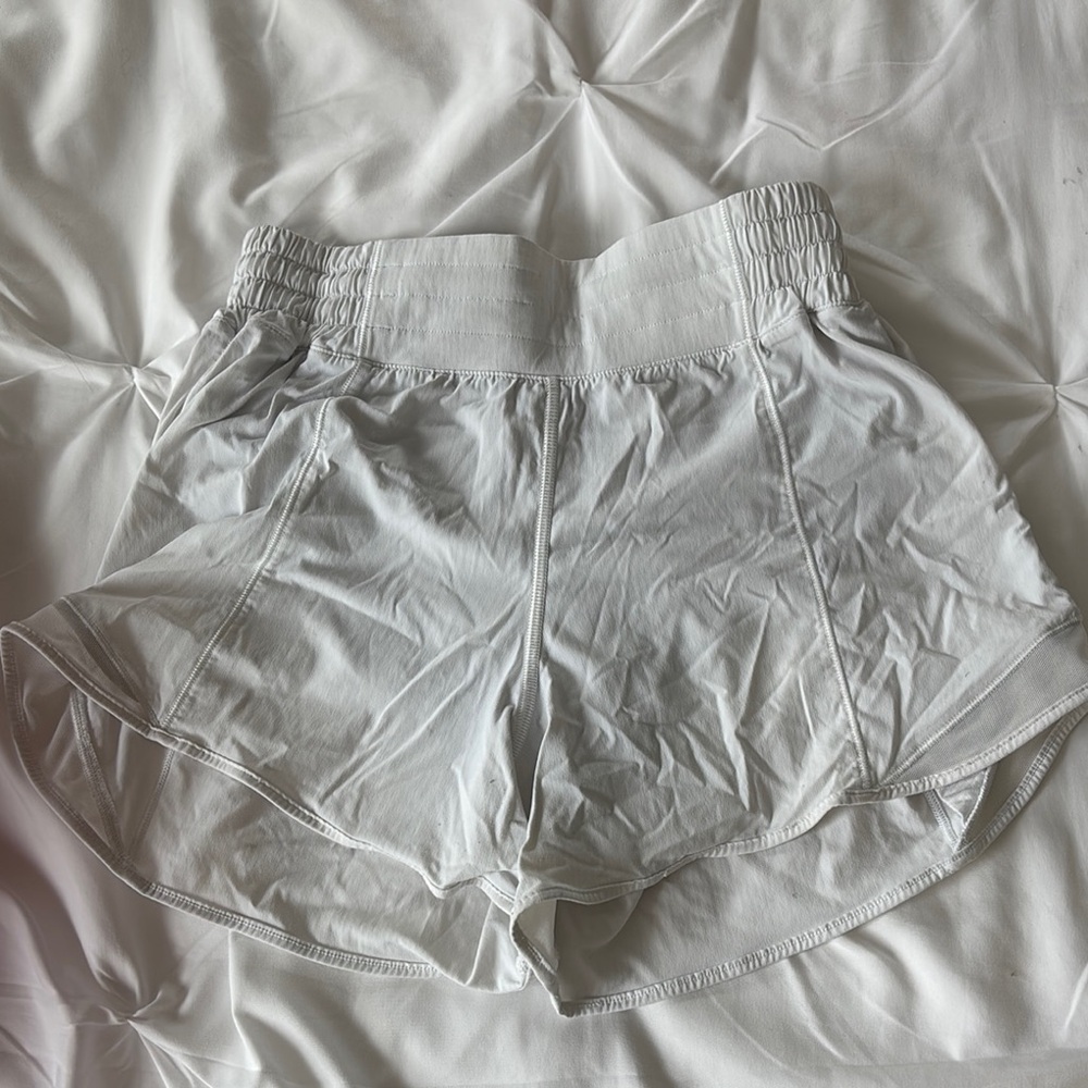 lululemon white hotty hot shorts 4”